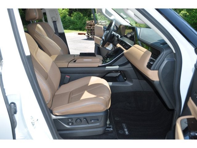 2027 INFINITI QX80 LUXE
