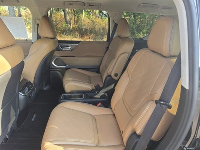 2027 INFINITI QX80 LUXE