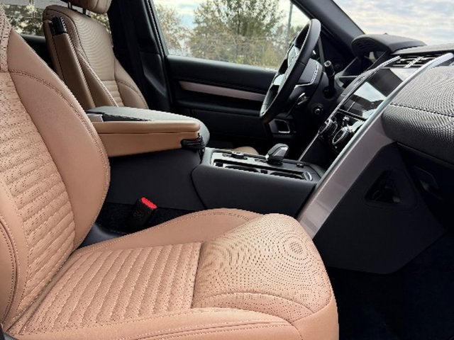 2025 Land Rover Discovery Dynamic SE