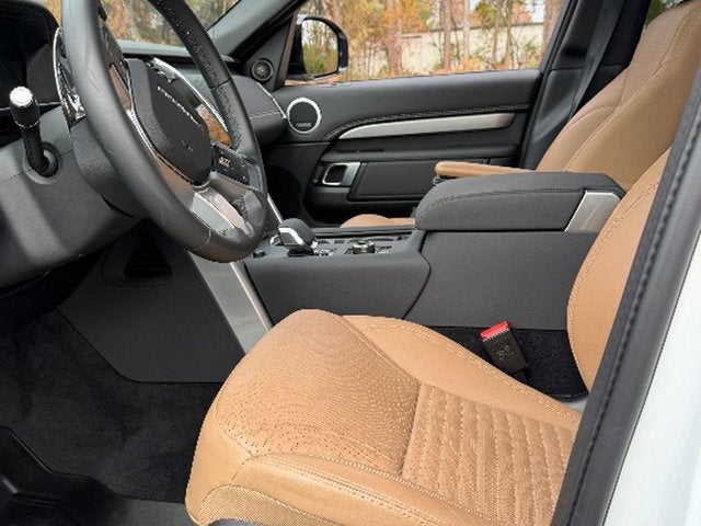 2025 Land Rover Discovery Dynamic SE